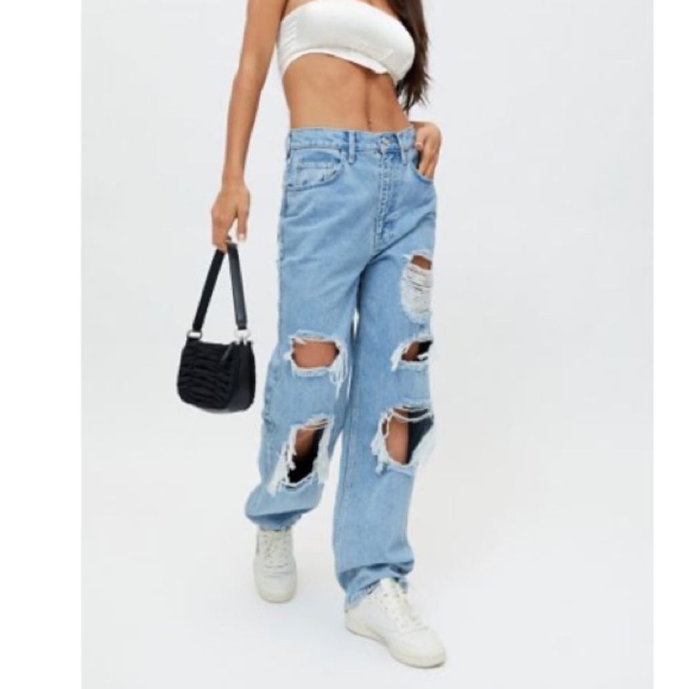 Urban Outfitters X BDG // High-Waisted Baggy
Jean - Destroyed Light Wash
